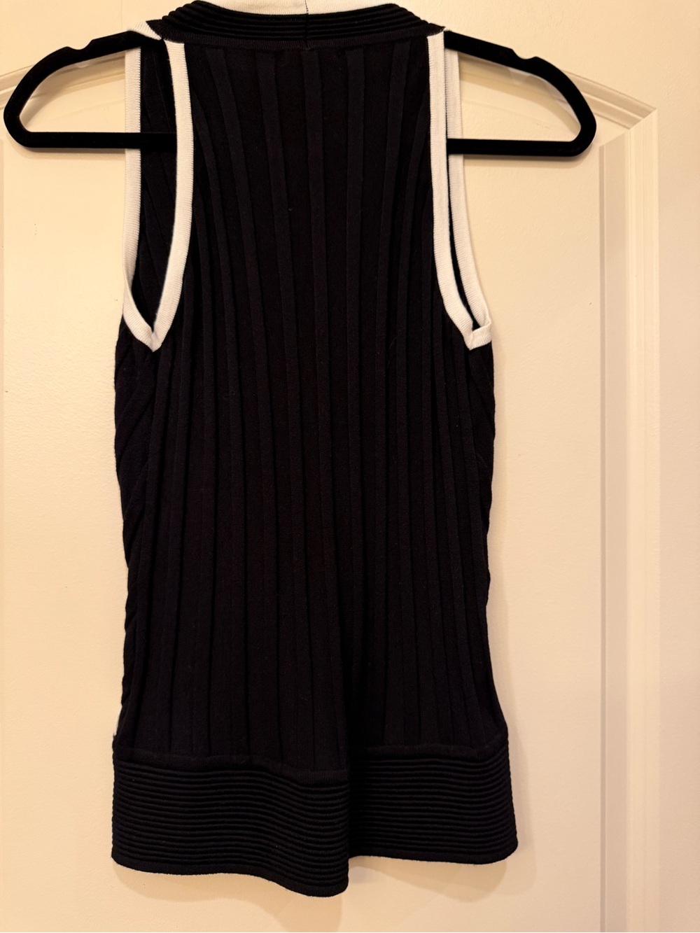 NWT Cache Black White Contrast Trim Faux Wrap Top Sleeveless Size Medium - Picture 2 of 5